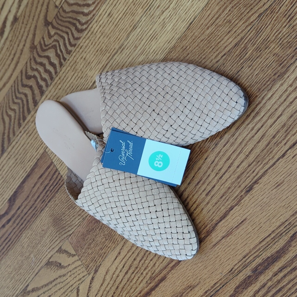 Universal Thread slide on sandals, size 8.5